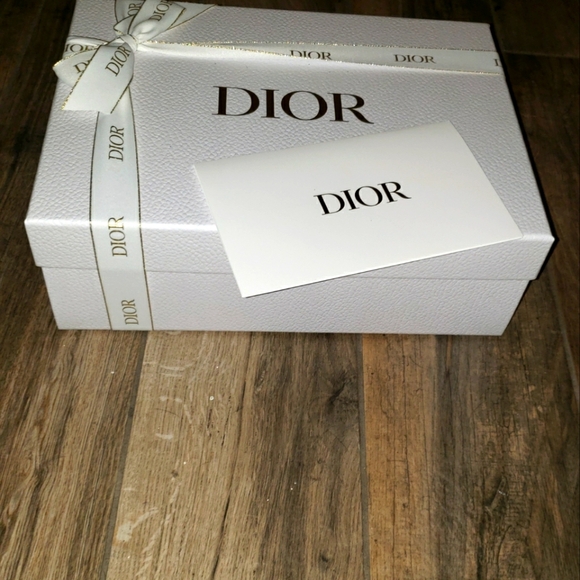 New DIOR Gift Box FULL SET White with Ribbon, Paper, Stuffing & Card - Picture 2 of 9